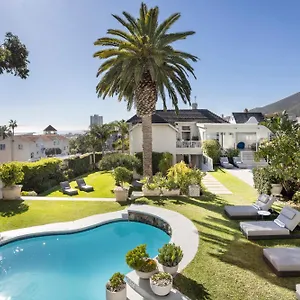 Guest house The Clarendon - Fresnaye, Cape Town